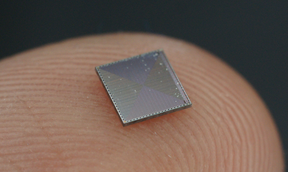Kremíková vrstva vnútri Bitfury ASIC čipu