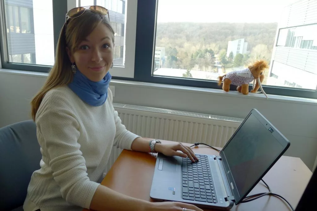 Chcem sa pripojiť s mojím najlepším priateľomdatovania dievča, ktorá žije v inej krajine